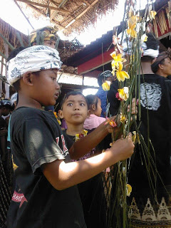 offers voor de overledene tijdens een crematieplechtigheid bij Ubud Bali