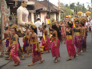 luxe vakantie bali : ceremonie bijwonen