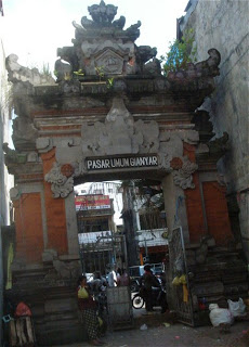 View of the entrance gate of the market in Gianyar, Central Bali, Indonesie