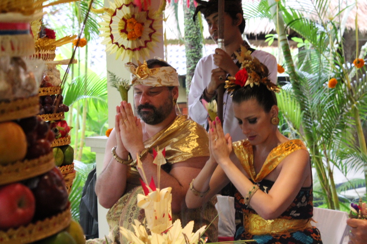 Balinese Trouwceremonie in Villa Sabandari